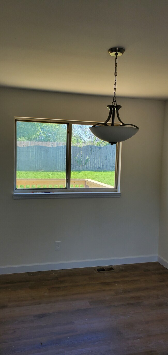 Building Photo - 1615 Fairwood Forest Dr
