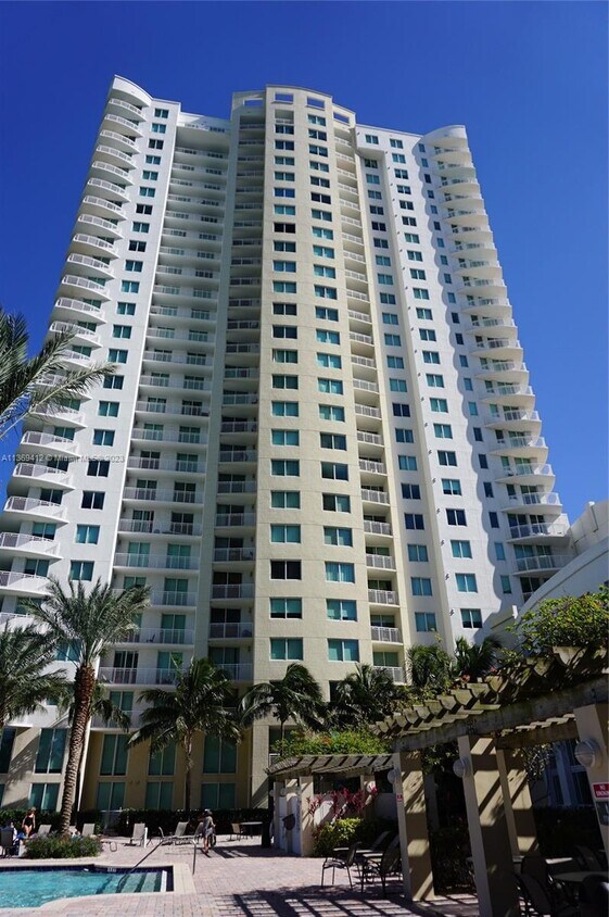 Primary Photo - 1745 E Hallandale Beach Blvd