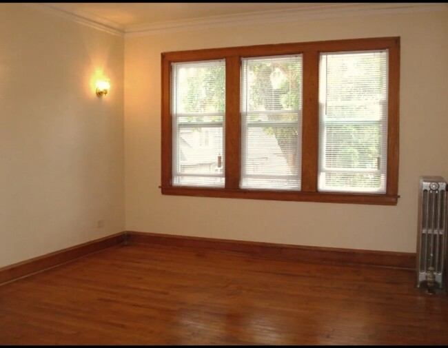 Sun filled with sconce lighting and ceiling fan - 3235 N Lockwood Ave