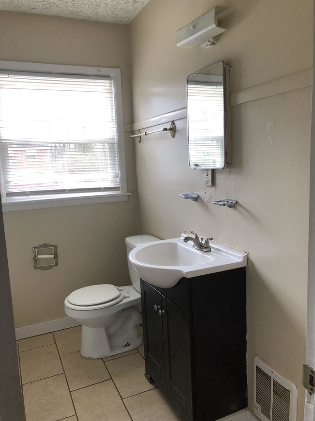Building Photo - 3 bedroom in Chattanooga TN 37410