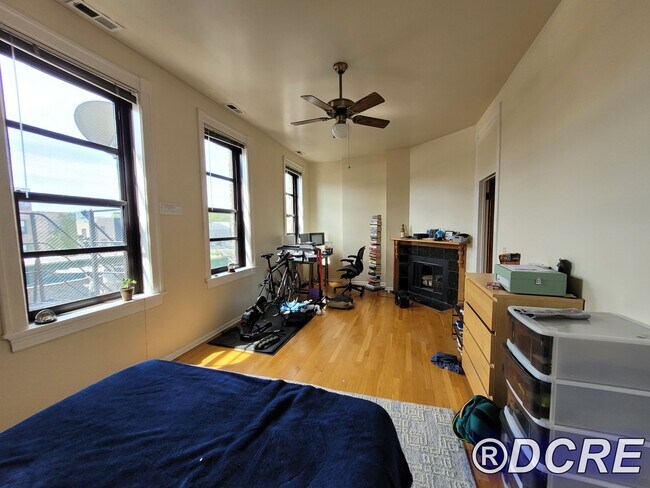 Bedroom 1 - 403 W North Ave