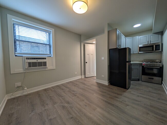 Foto del edificio - 503 W Belmont Ave