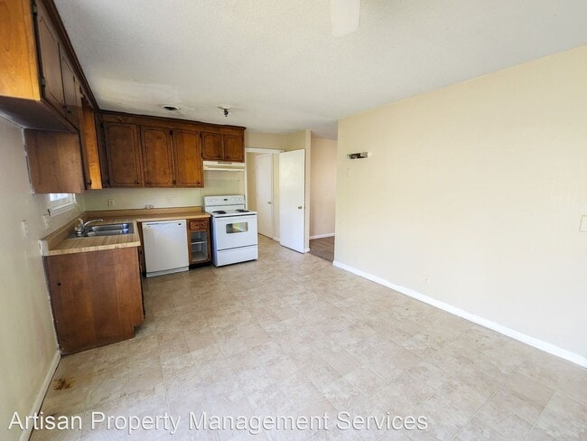 Building Photo - 3 br, 1 bath House - 710 Heidi Ct