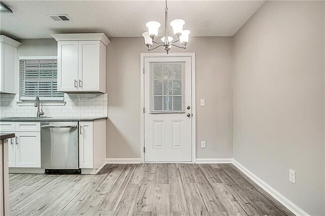 Building Photo - 206 Sherwood Loop