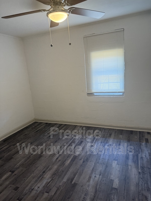 Building Photo - 108 Moore St