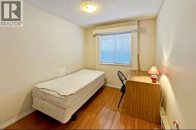 Photo du bâtiment - 2F 836 TWELFTH STREET