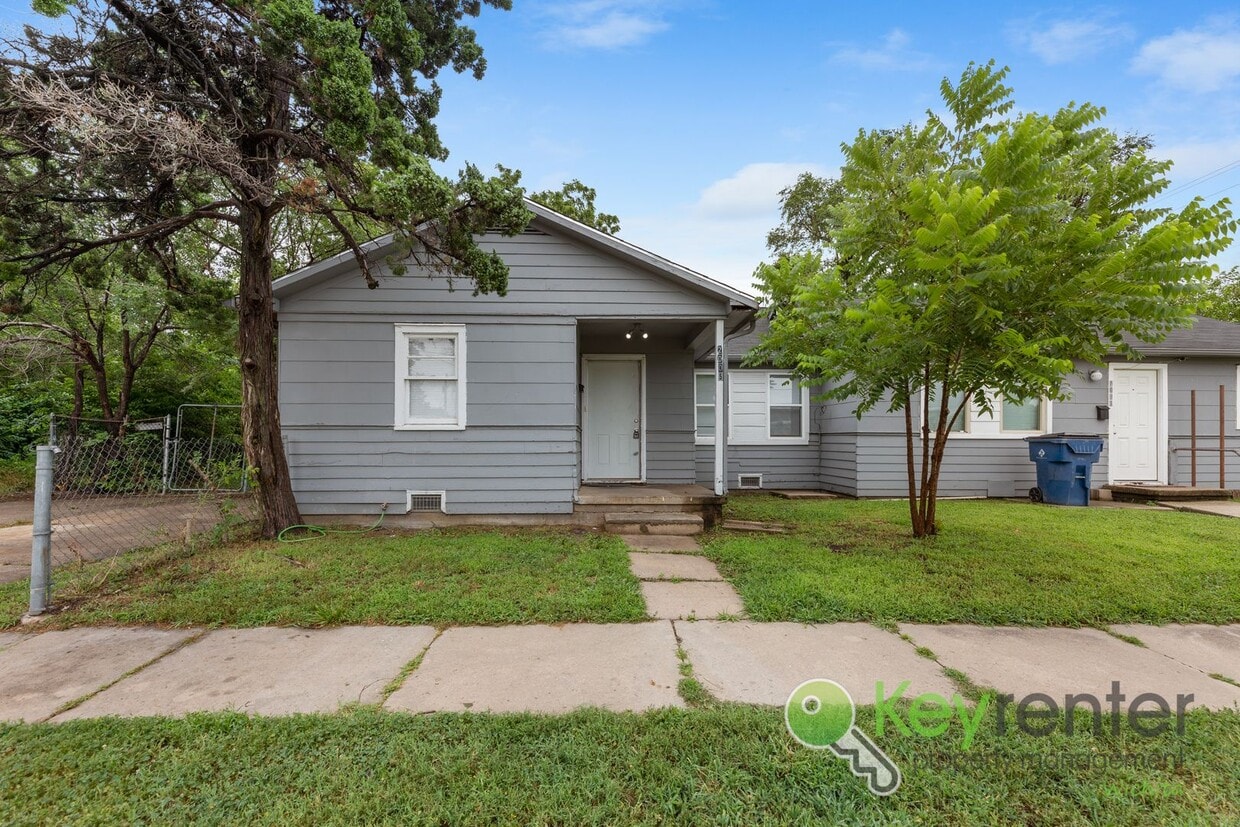 Primary Photo - E Elm St Triplex