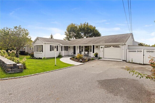 Foto del edificio - 331 Third Beach Rd