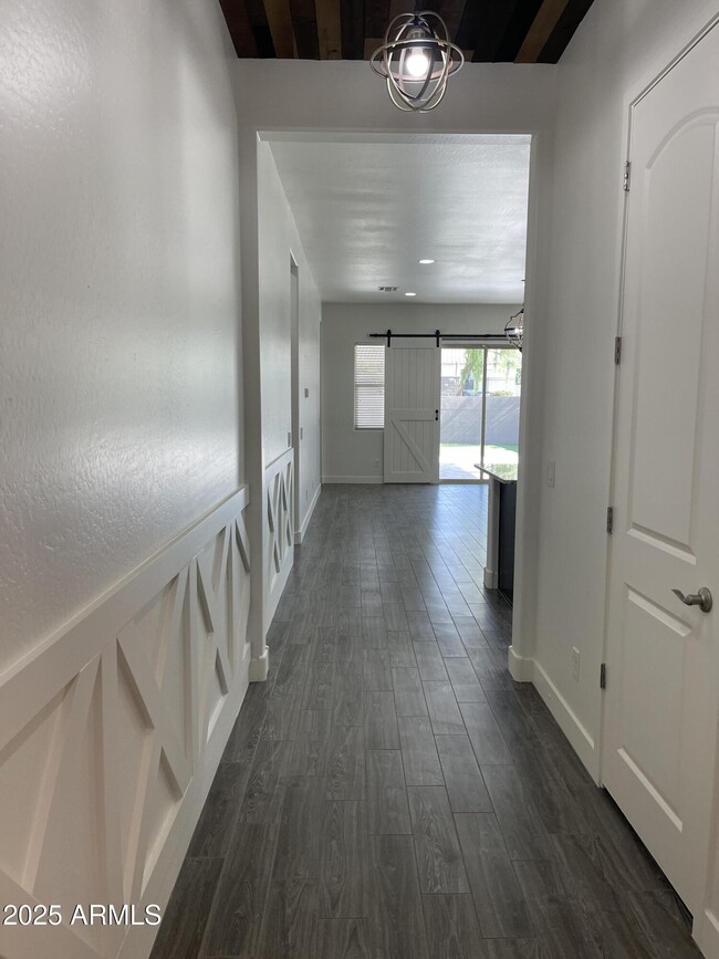 Building Photo - 993 E Knightsbridge Way