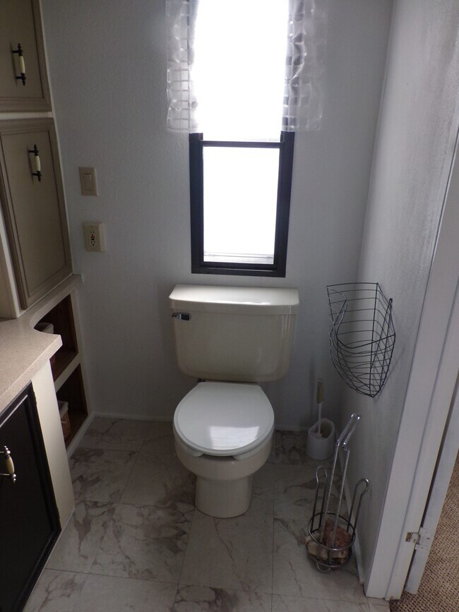 Building Photo - Immaculate 3BD/2BA/2Car Garage in Pueblo West $1650/$1650