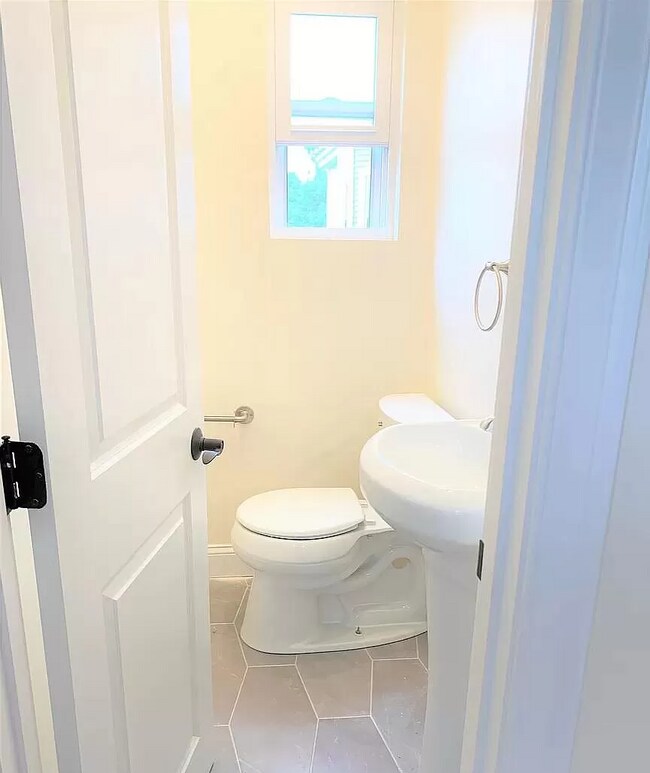 Foto del edificio - 28R Cherry St