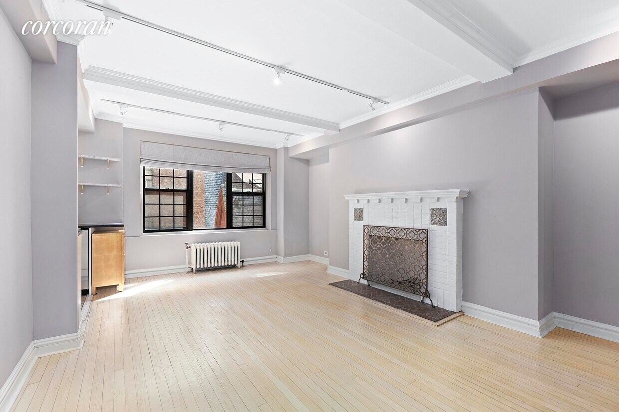 Primary Photo - 102 E 22nd St