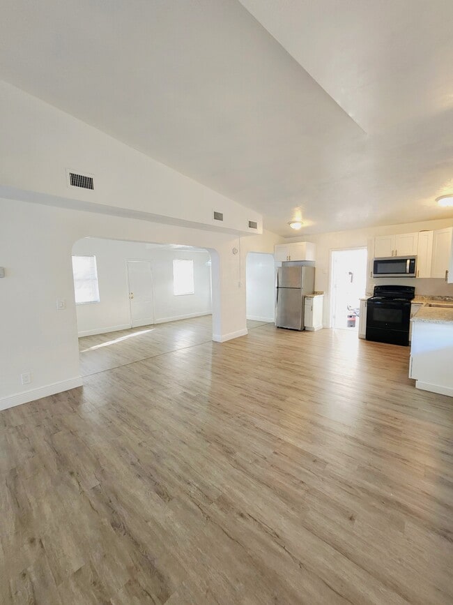 Foto del edificio - 1327 Eugene Black St