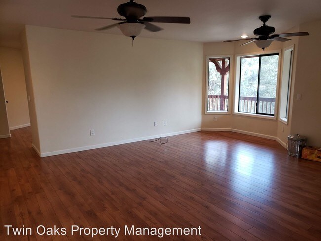 Building Photo - 3 br, 2 bath House - 2121 Glacier