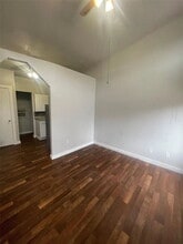 Building Photo - 1108 W McCarty Ln