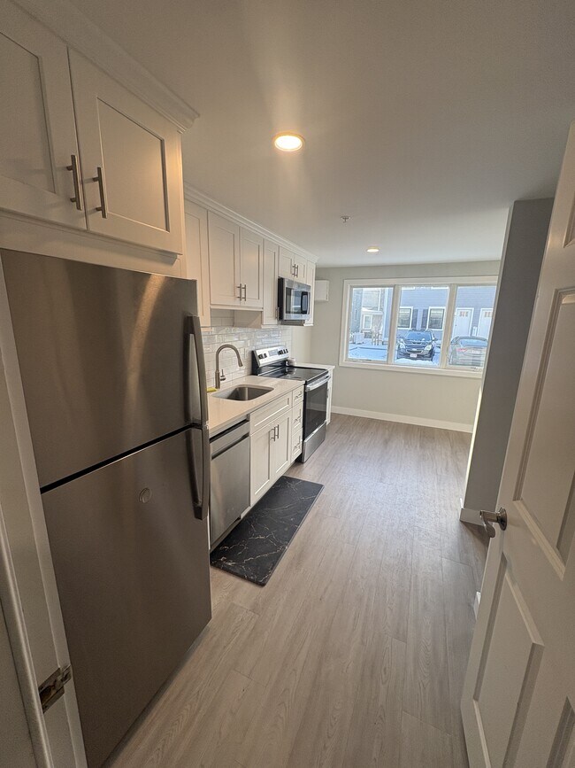 Building Photo - 32 Main St