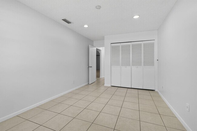 Building Photo - 11925 Suellen Cir