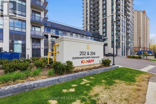 Building Photo - 202 Burnhamthorpe Rd E