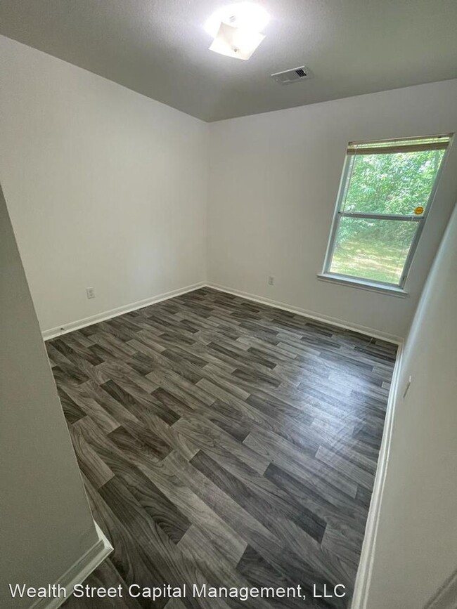 Building Photo - 2 br, 1 bath House - 1080 Hulett Dr
