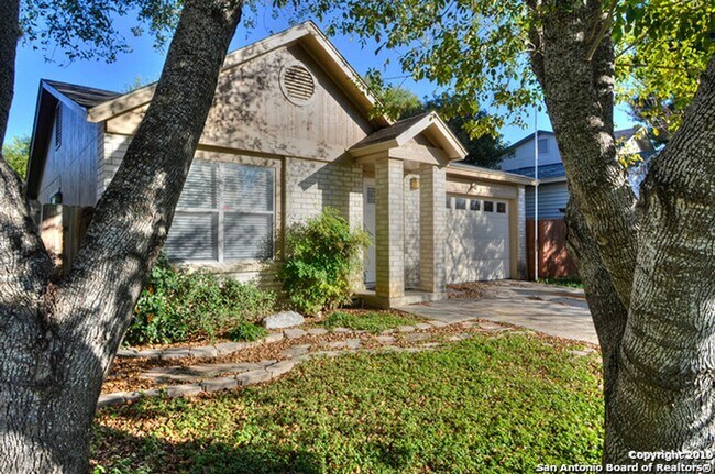 Building Photo - 3 Bedroom/2 Bathroom Hunters Chase Subdivi...