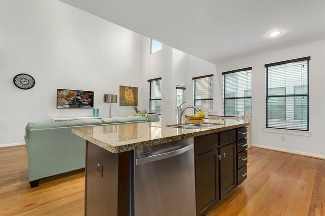 Building Photo - 1841 Radcliffe St