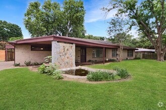 Building Photo - 5518 Holly St