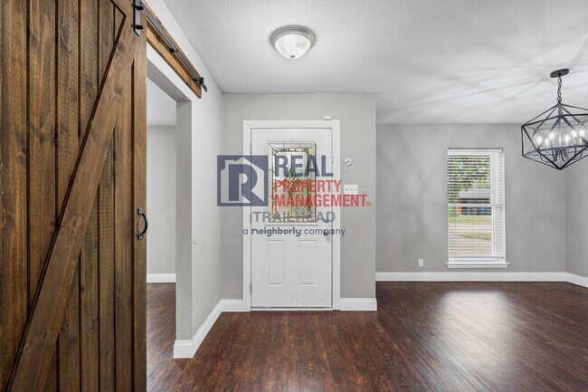 Building Photo - Beautiful 3 Bed-2 Bath Home in a Great Location!
