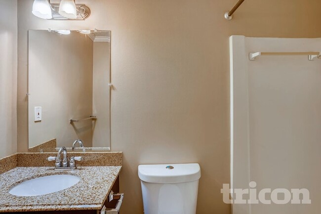 Building Photo - 136 Creekview Dr