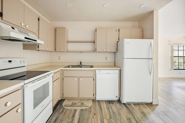 Building Photo - 1319 Shady Terrace