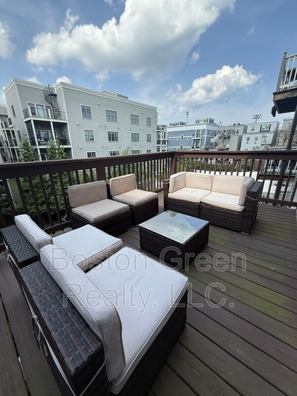 Foto principal - 726 E 2nd St