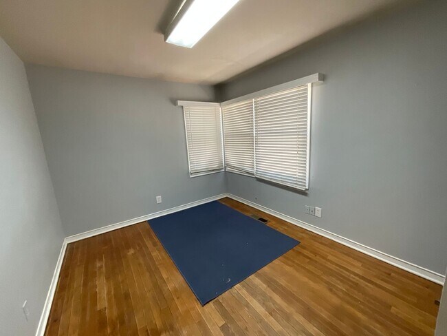 Building Photo - Rental - Available Now Near UNR