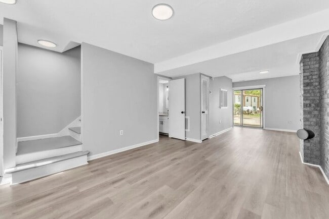 Building Photo - *NEWLY RENOVATED* 3 Bedroom Townhouse in Downtown Spartanburg