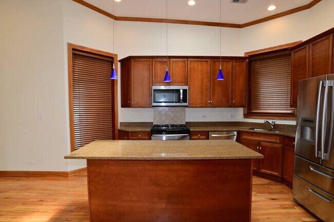 Foto del edificio - 859 W Newport Ave