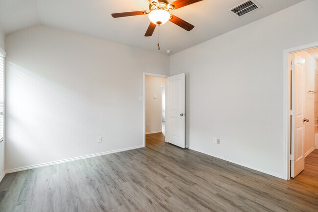 Foto del edificio - 12730 Veterans Silver Rd