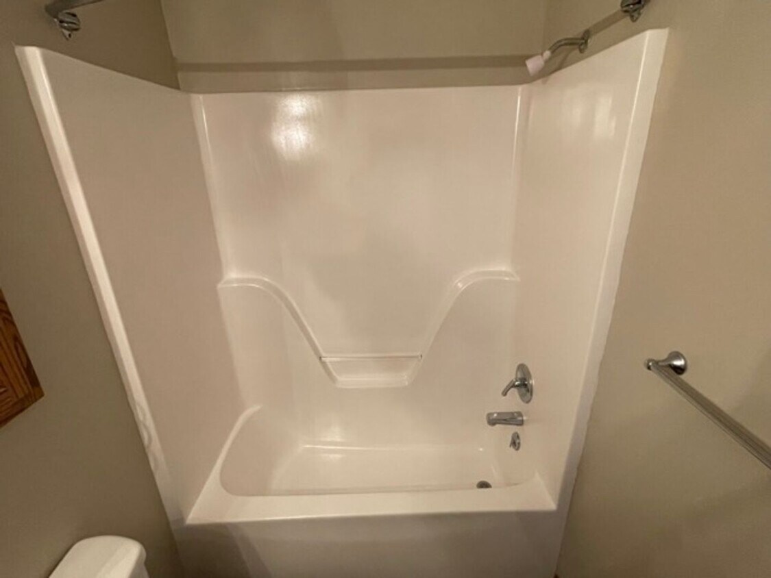 Foto principal - FOR LEASE. VERY NICE 3 BEDROOM 2 BATH HOME...