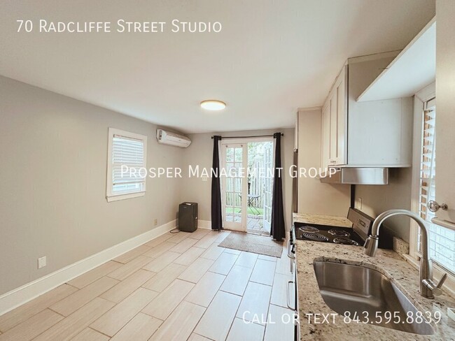 Building Photo - Charming Studio Gem in the Heart of Downto...