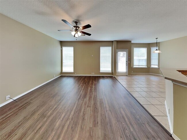 Foto del edificio - 2914 Acacia Fair Ln