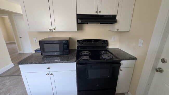 Foto del edificio - 1244 W 36th St