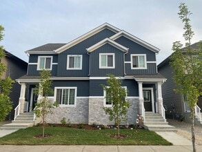 Building Photo - 9819-9107 107 Ave