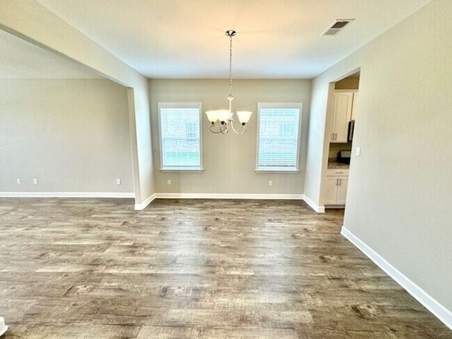 Foto del edificio - Now Leasing a 4-Bedroom 2.5 Bath Home in S...