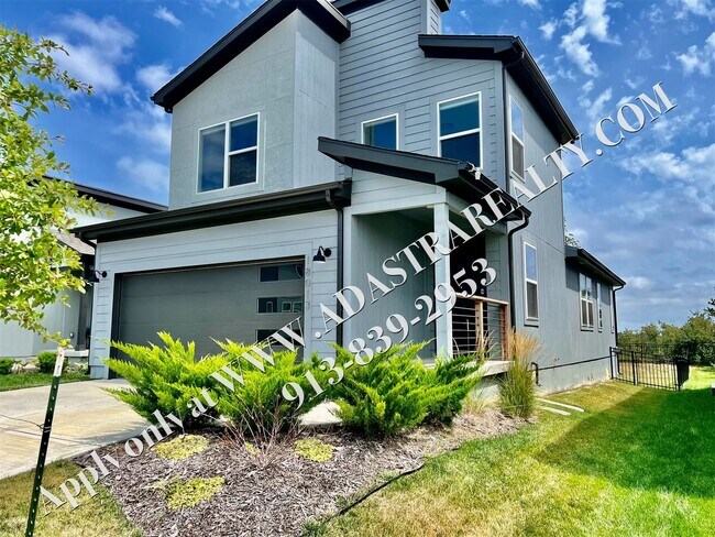 Foto del edificio - Beautiful Like New 4 Bed 4 Bath Home in Overland Park-Available in MAY!!