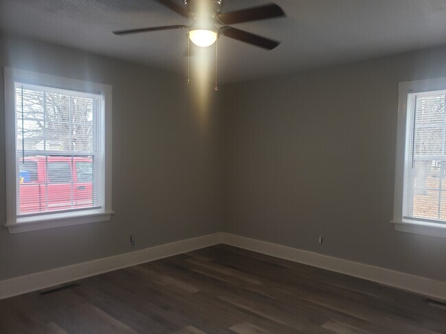 Building Photo - 303 N Wright St