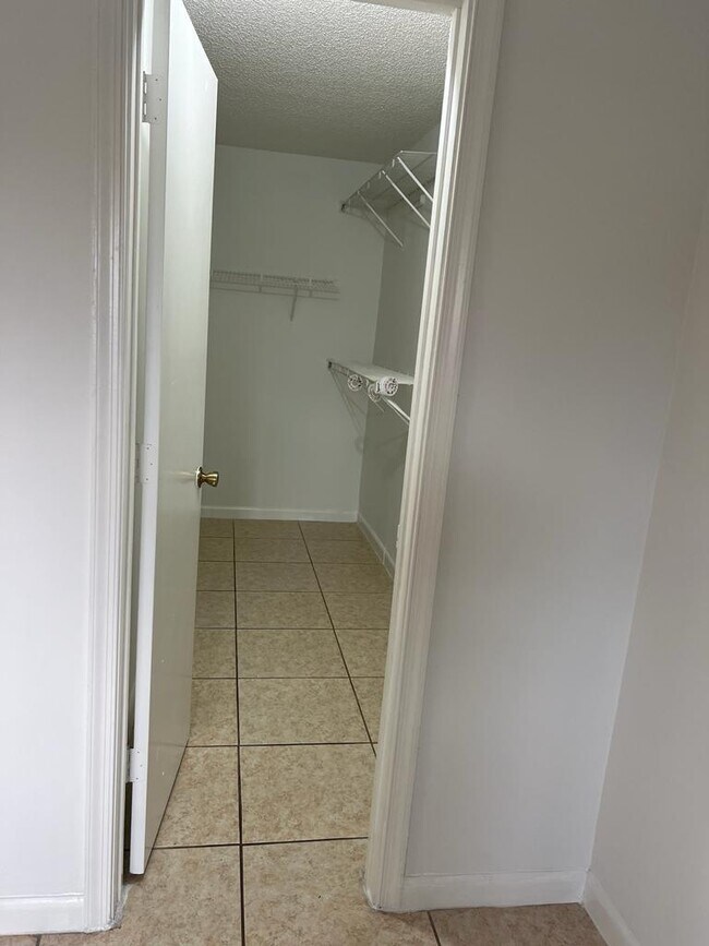 Foto del edificio - 3700 N 56th Ave