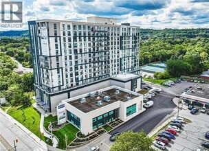 Building Photo - 870 Queenston Rd