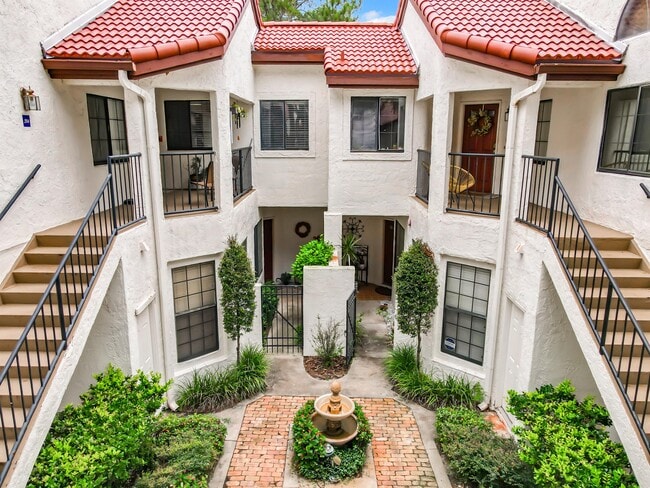 Building Photo - 525 Via Verona Dr