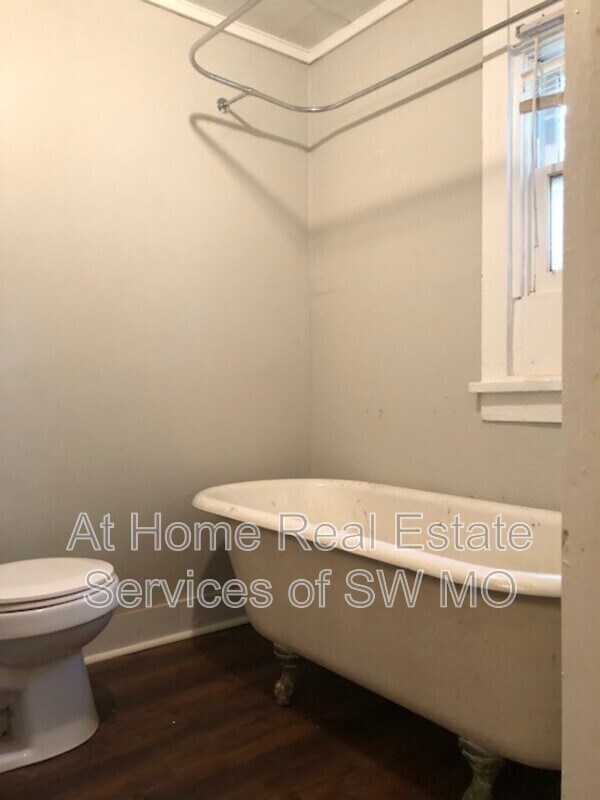 Foto del edificio - 610 N Brown Ave