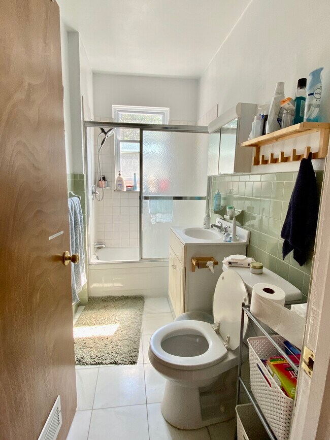bathroom (2rd floor ) - 5428 Wilkins Ave