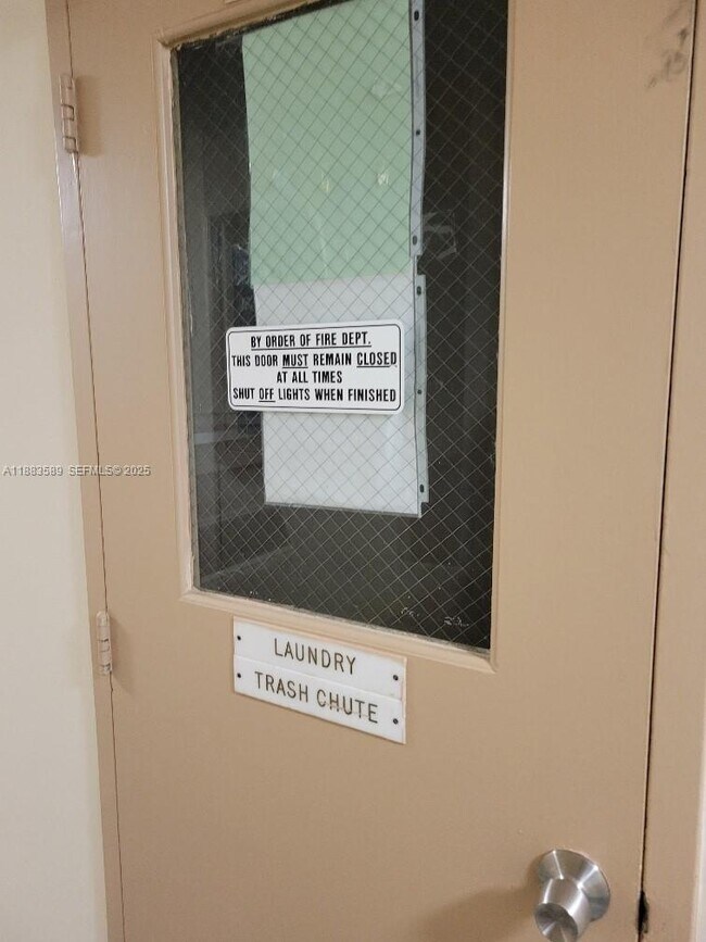 Foto del edificio - 1833 S Ocean Dr