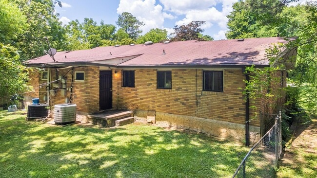 Building Photo - 7742 Holiday Hills Cir