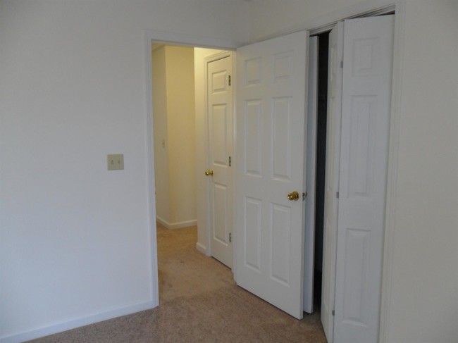Building Photo - 117 Shanahan Ln